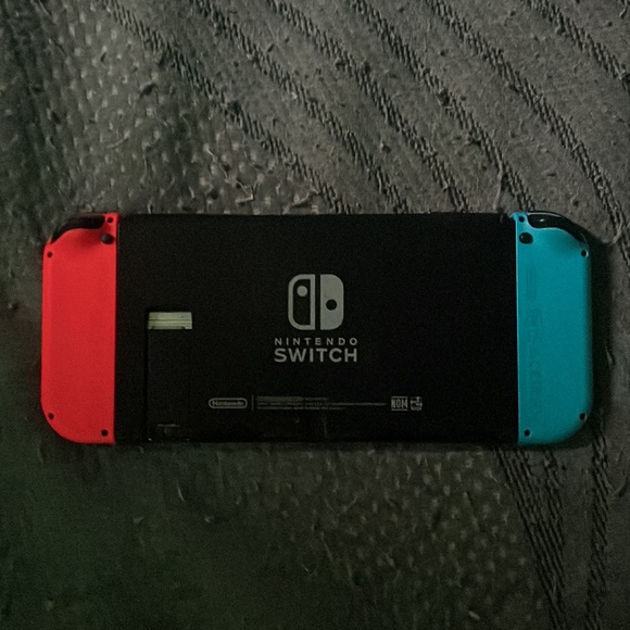 Nintendo switch - Picture 2 of 3